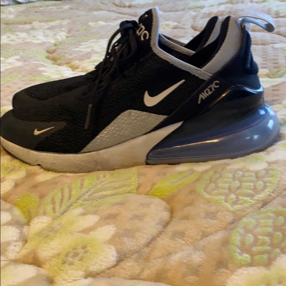 NIKE